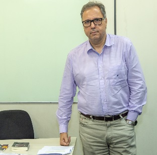 Prof. Poza Prof. Poza